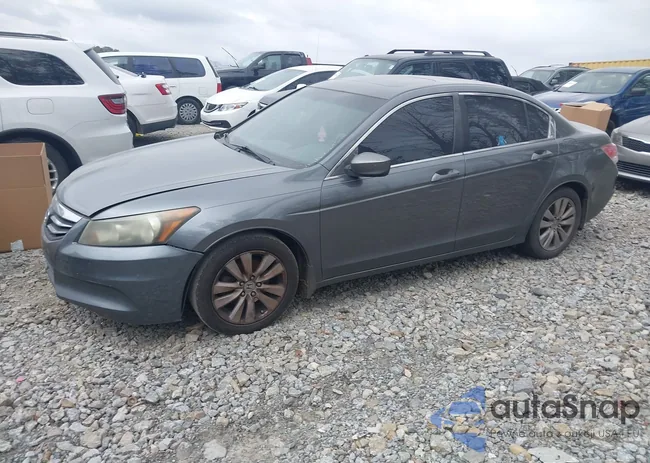 1HGCP2F83BA012837: 44458806