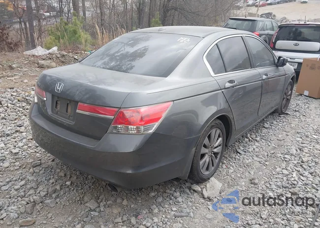 1HGCP2F83BA012837: 44458806