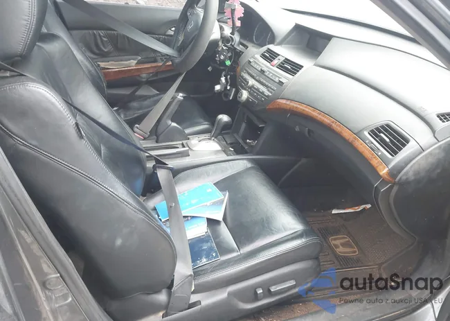 1HGCP2F83BA012837: 44458806