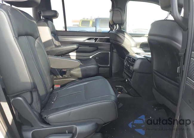 1C4SJUBP0SS531990: 44458570