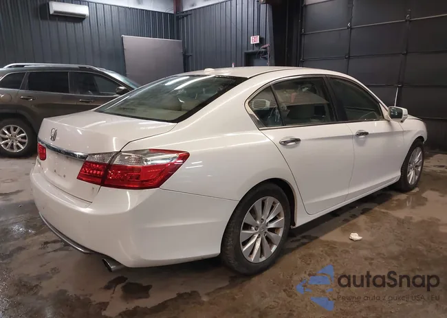 1HGCR2F84EA242868: 44459733