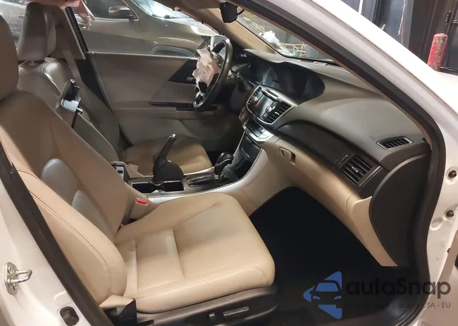 1HGCR2F84EA242868: 44459733