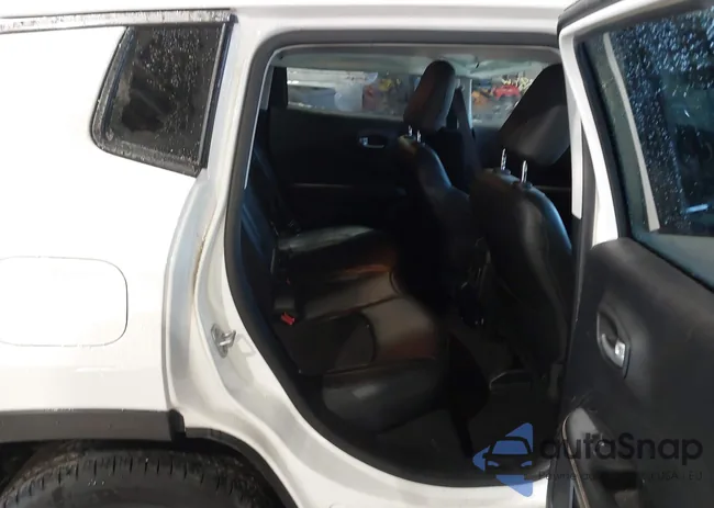 3C4NJDBB8LT240770: 44460838