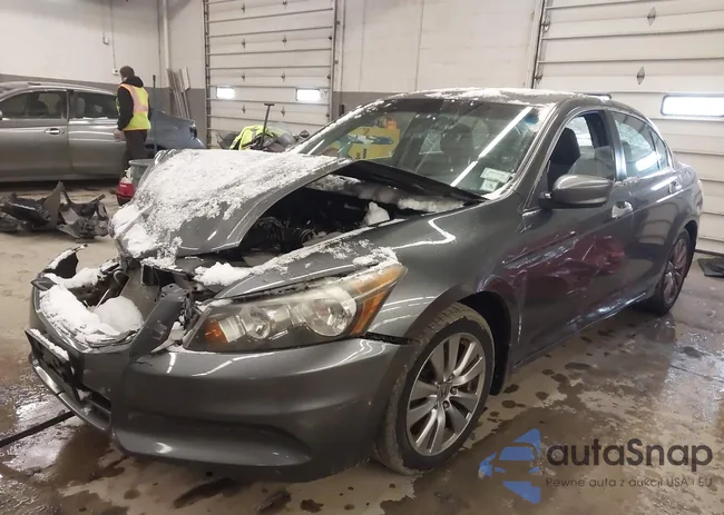 1HGCP2F76CA219909: 44460871