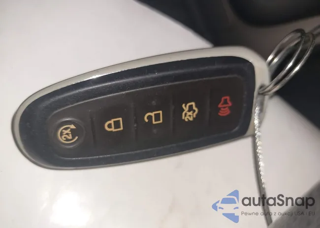 1FMCU0J98EUA45696: 44463013