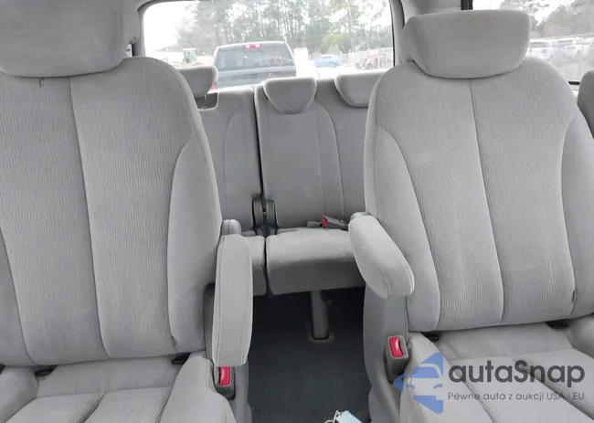 KNDMB233286237935: 44463313