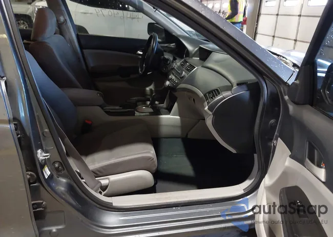 1HGCP2F39CA019801: 44464074