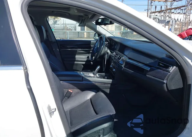 WBAKB4C53BC573992: 44464100