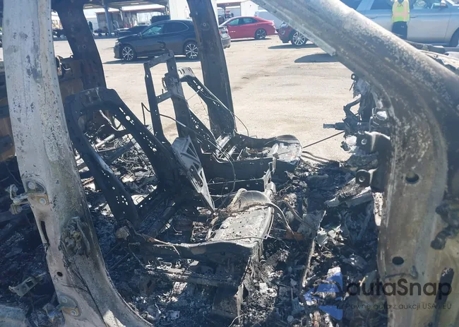 3GCUYDED5KG185027: 44463517