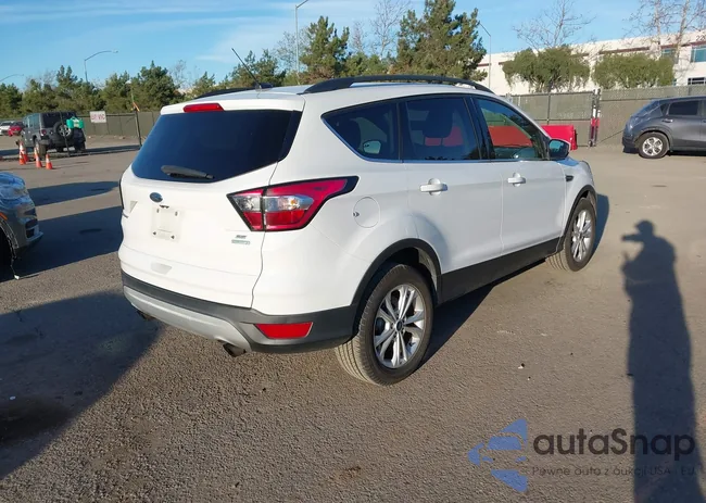 1FMCU0GD9JUD44457: 44465161