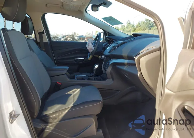 1FMCU0GD9JUD44457: 44465161