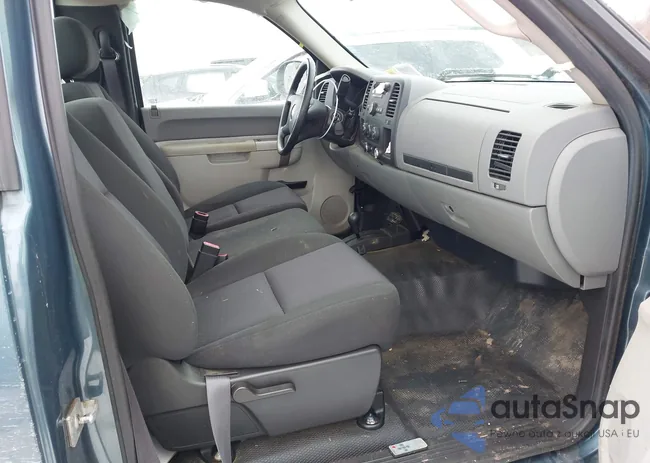 1GCNKPE0XBZ303335: 44464339