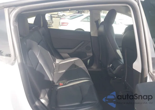 5YJYGAEE3MF180302: 44464428