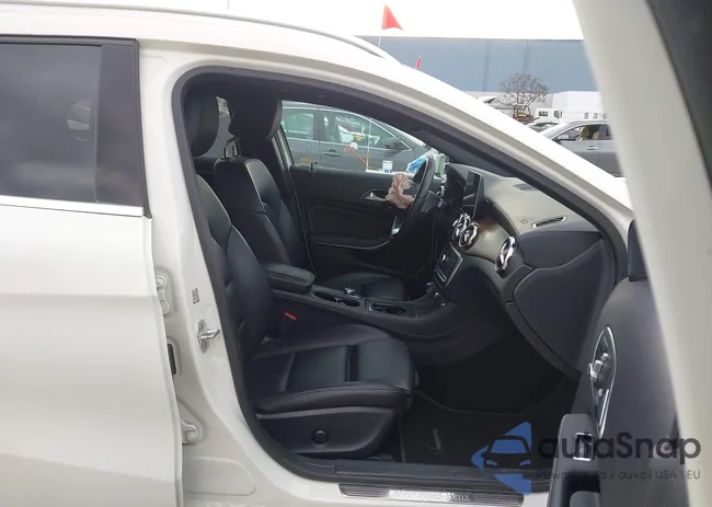 WDCTG4GB8JJ420389: 44464635