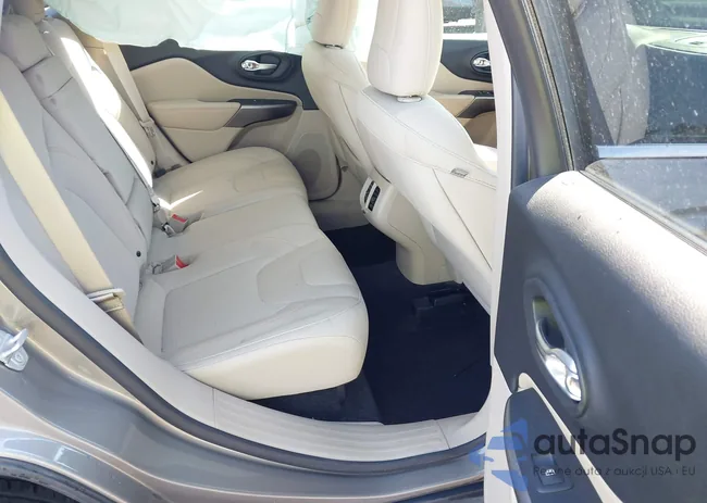 1C4PJLCB4KD263694: 44467217