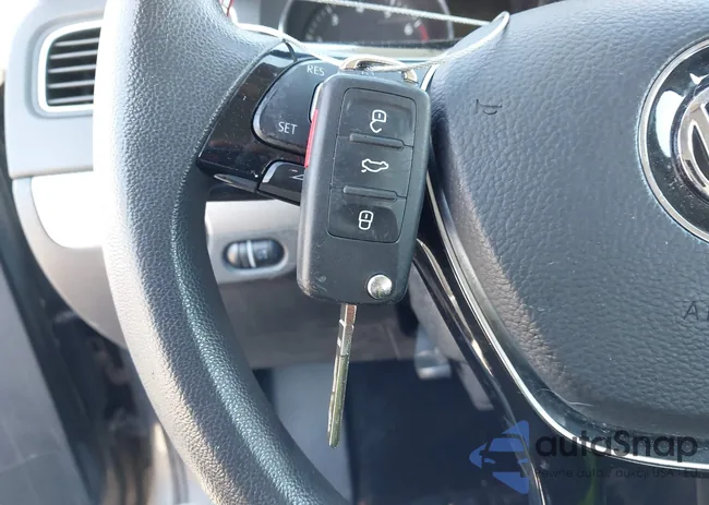 3VW2B7AJ1HM360841: 44468194