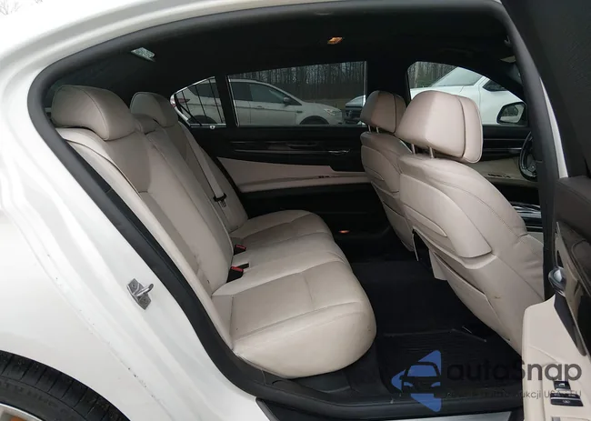 WBAYE8C51DD133176: 44468472