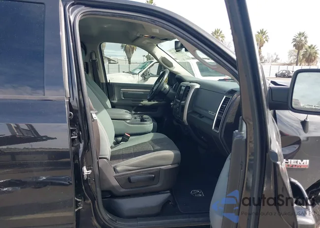 1C6RR6LT2KS548909: 44470073