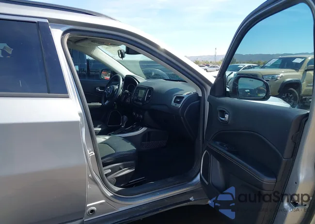 3C4NJDBB1JT485374: 44470184