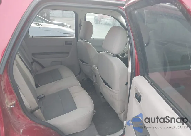 1FMCU031X8KB41823: 44470769