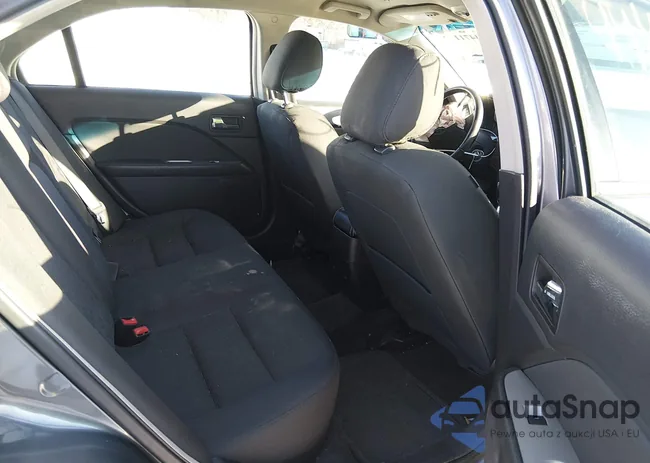 3FAHP0JA9CR212833: 44471130