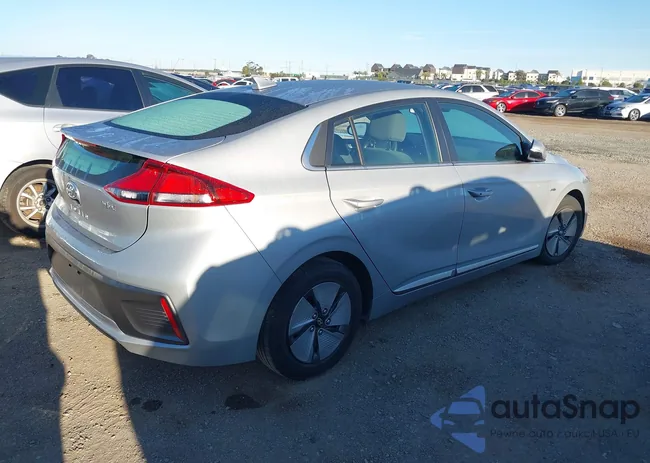 KMHC75LC0LU195893: 44470571