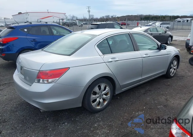 1HGCP2F82AA028977: 44471725