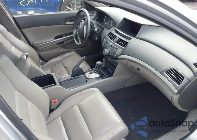 1HGCP2F82AA028977: 44471725