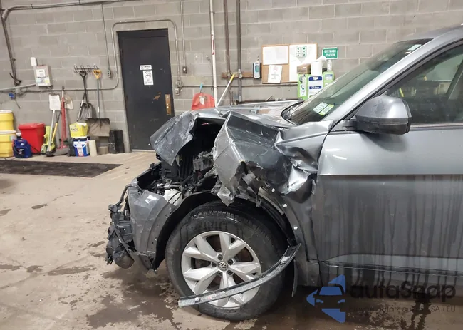 1V2KR2CA0JC576121: 44472257