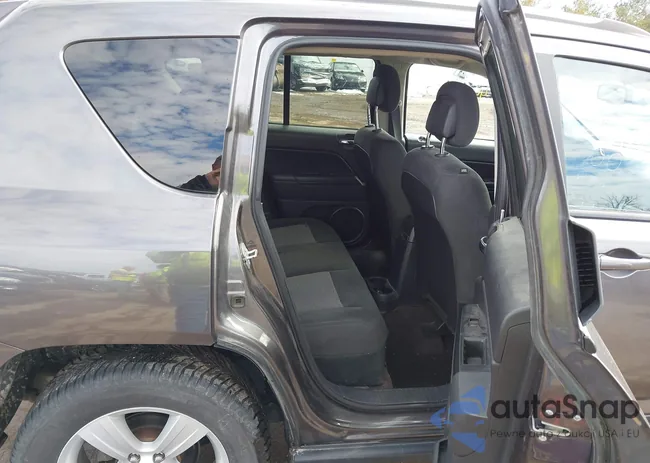 1C4NJDBB3HD143294: 44472550