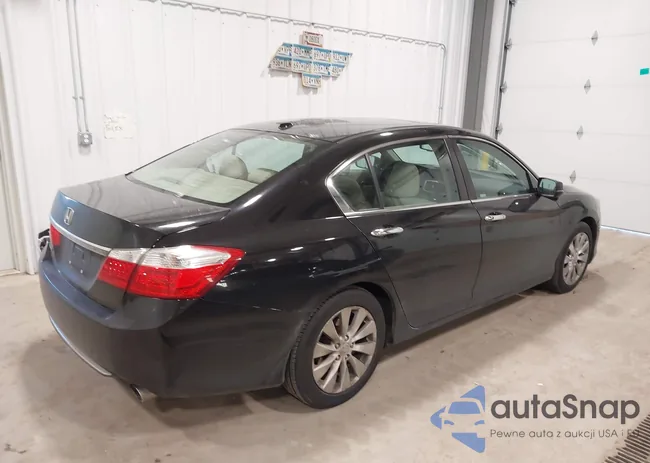 1HGCR2F82DA229521: 44472718