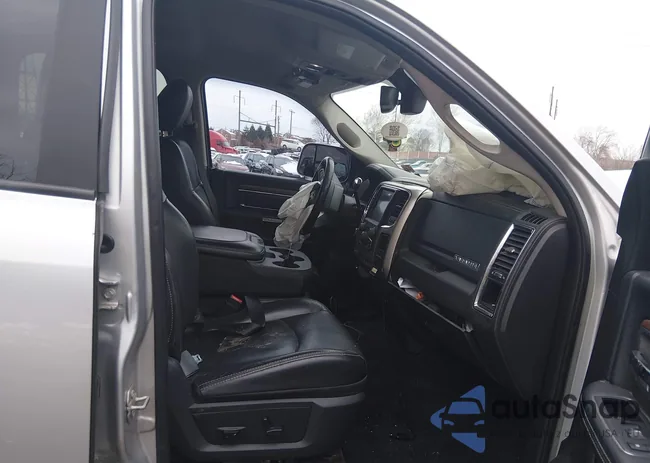 3C6UR5FL6HG580987: 44476376