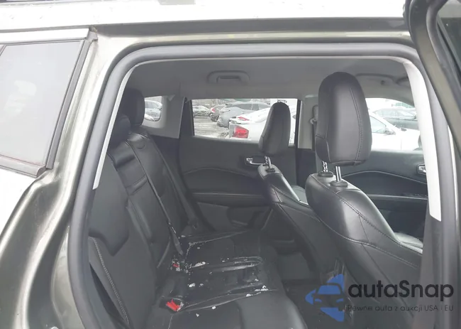 3C4NJDBB8JT457412: 44476677