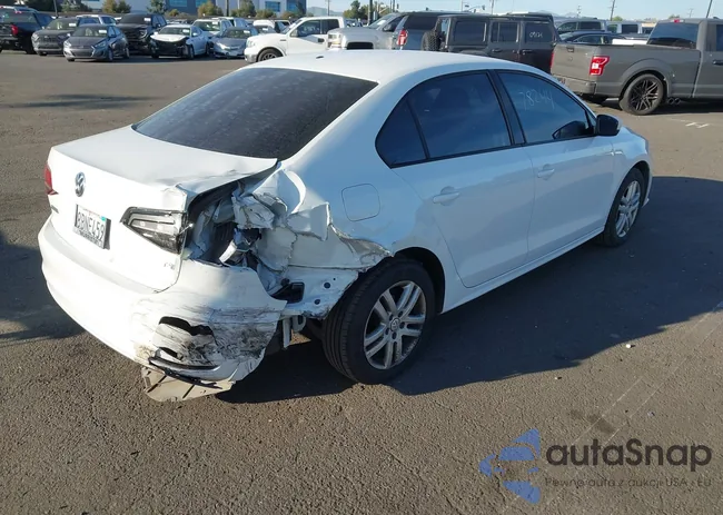 3VW2B7AJ9JM227718: 44478244