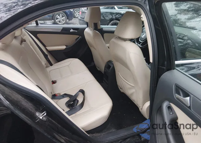 3VWDB7AJ4HM383085: 44478494