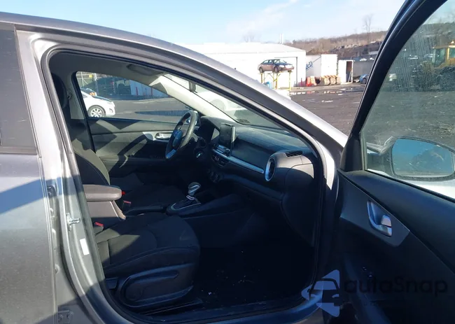 3KPF24AD4PE627458: 44481738