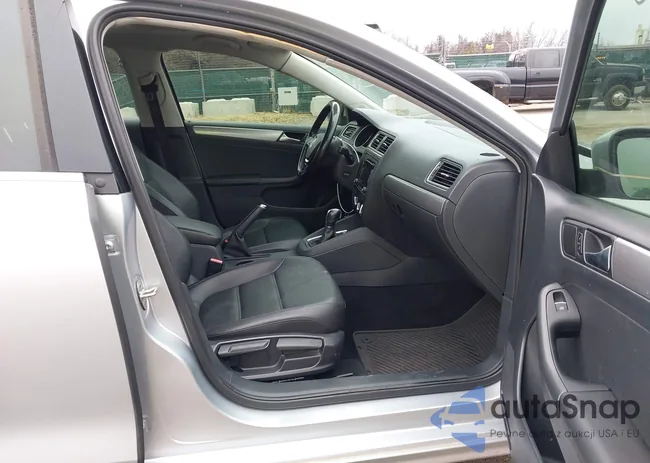 3VWD07AJ6FM325935: 44483138