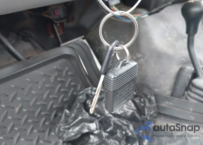 1FTNX21P33ED63649: 44484242