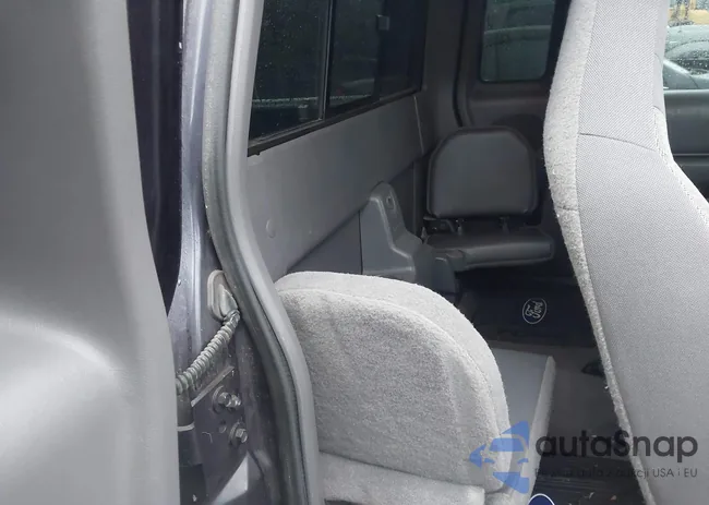 1FTYR44V92PB30357: 44483433