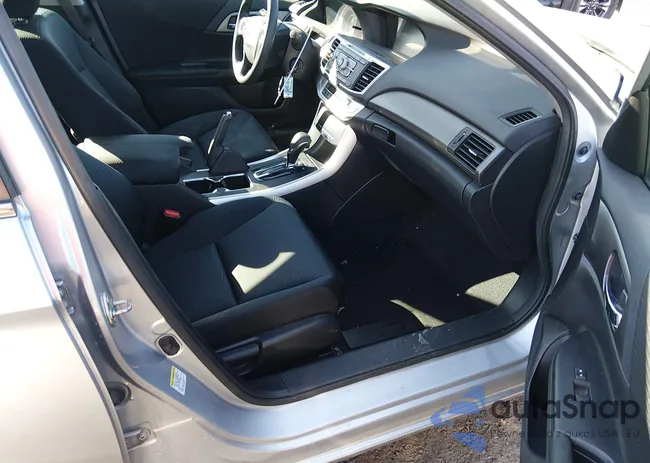 1HGCR2F30EA108489: 44483658