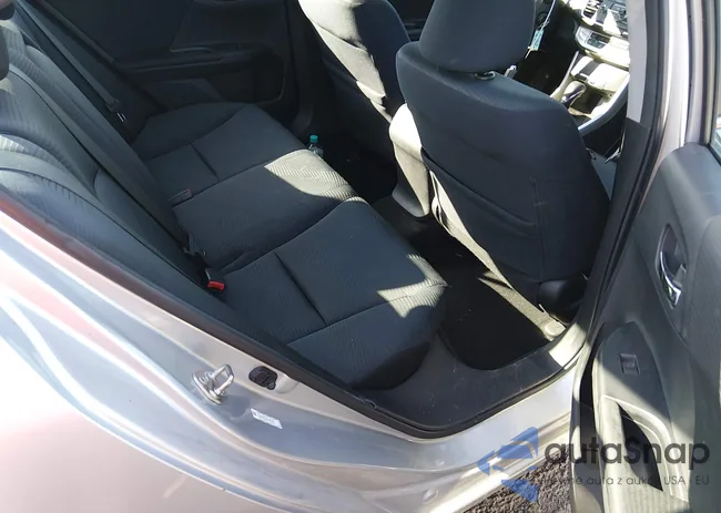 1HGCR2F30EA108489: 44483658