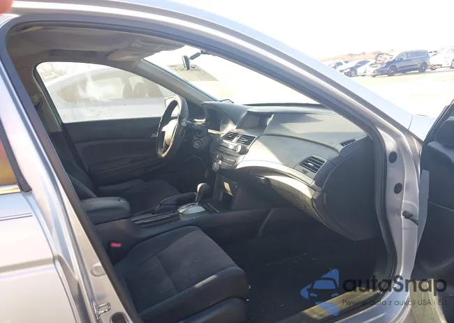 1HGCP2F46CA198095: 44484813