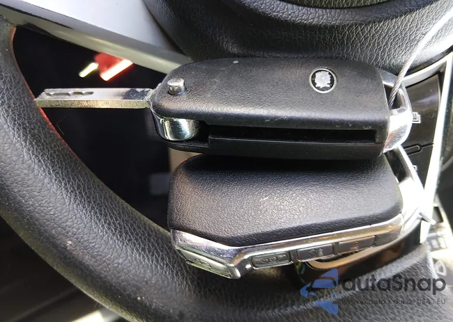 3KPF24AD4ME379918: 44485181