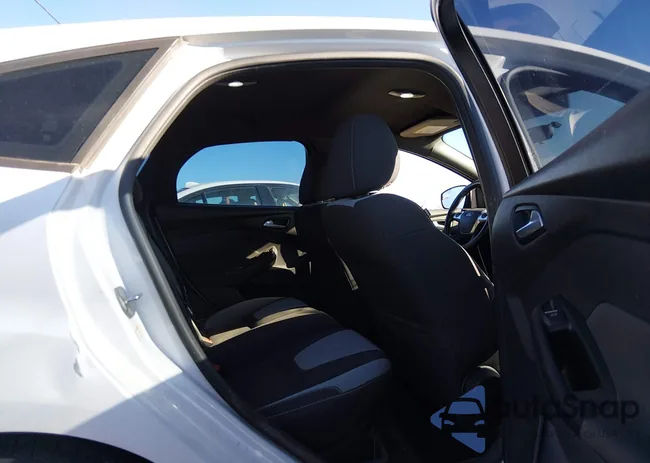 1FADP3L93EL381153: 44485242