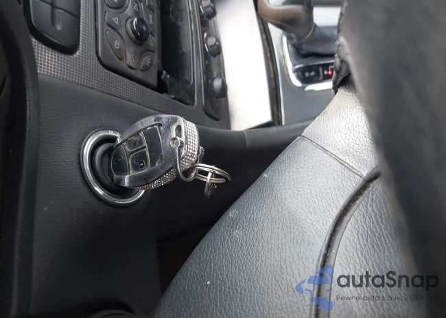 WDBRF40J73F418559: 44484357