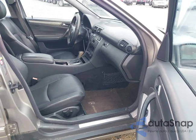 WDBRF40J73F418559: 44484357