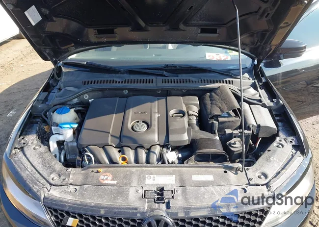 3VWLP7AJ8CM372824: 44484539