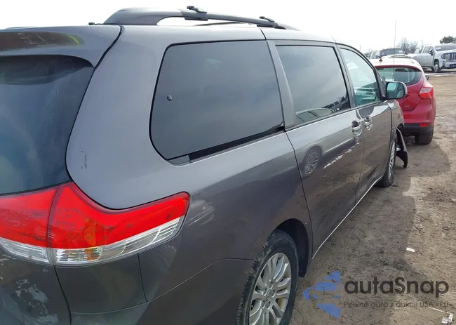 5TDYK3DC1ES473316: 44485341