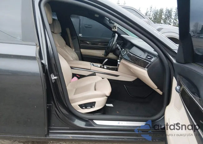 WBAKB4C52CC576691: 44486987