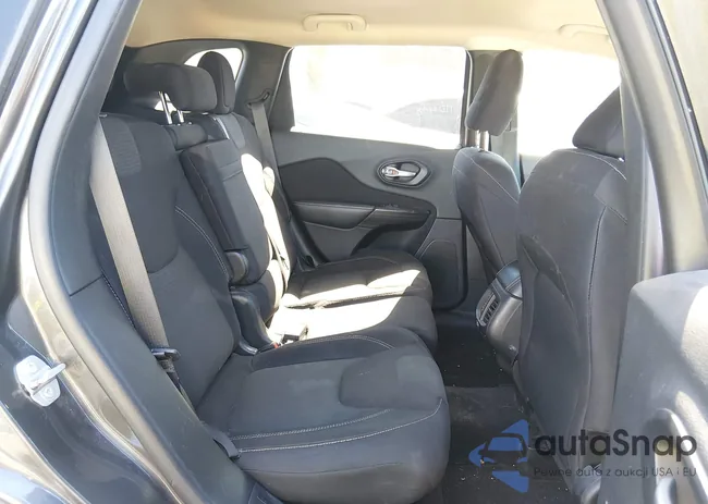 1C4PJLCB4FW790757: 44487057